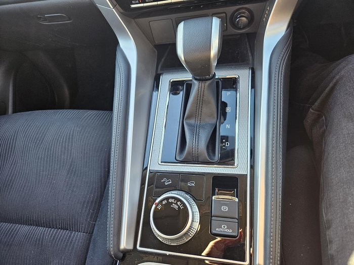 2023 Mitsubishi Pajero Sport GLS
