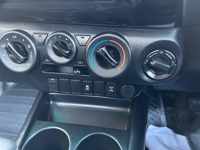 2019 Toyota Hilux SR