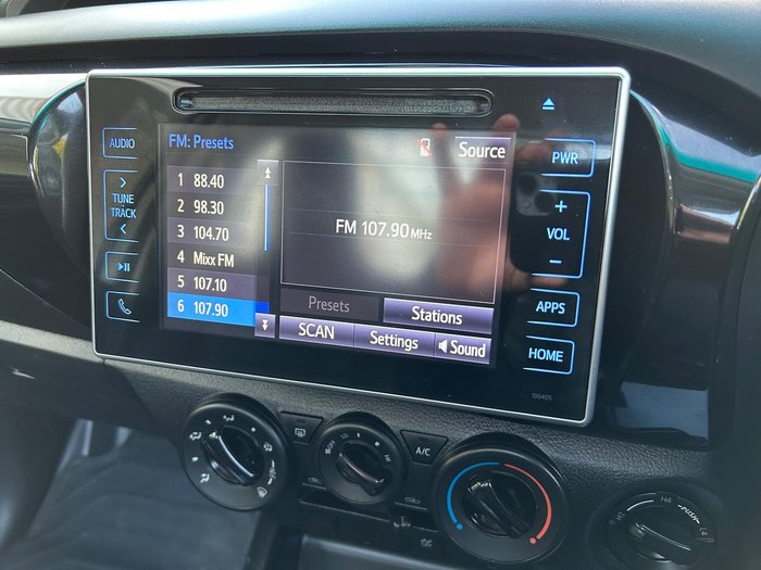 2019 Toyota Hilux SR