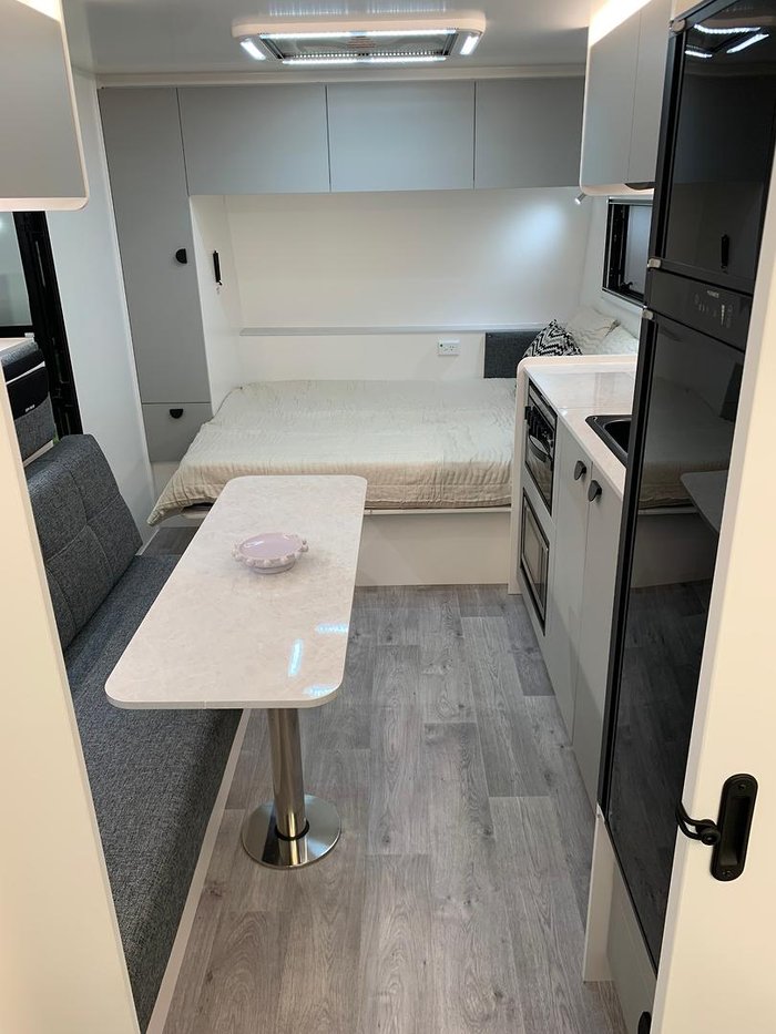 2025 Traveller Track 15'