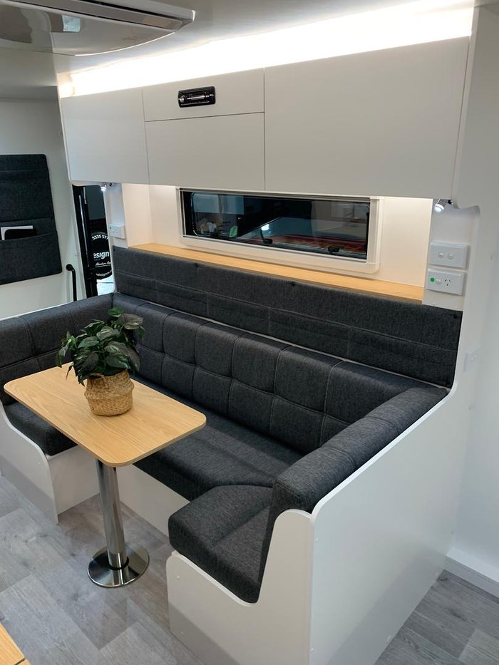 2025 Traveller Track 20'