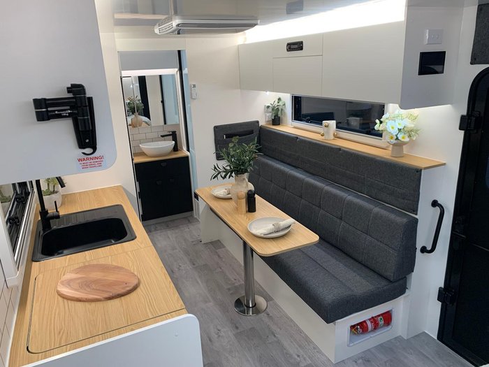 2025 Traveller Track 17'