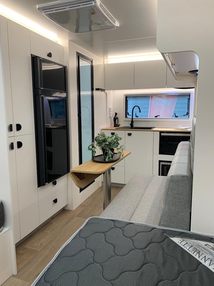 2025 Traveller Track 13'