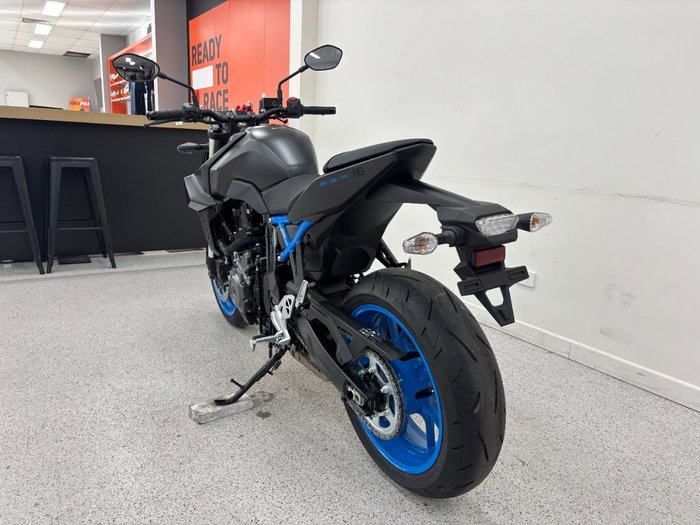 2025 Suzuki GSX-8S Black