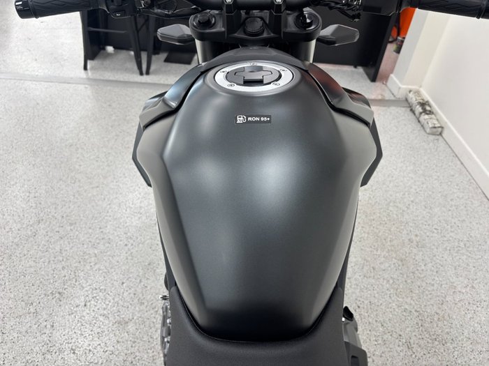 2025 Suzuki GSX-8S Black