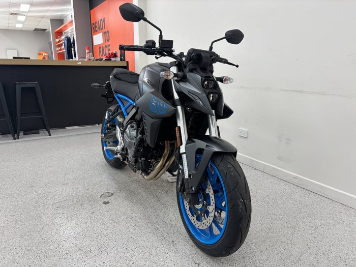2025 Suzuki GSX-8S Black