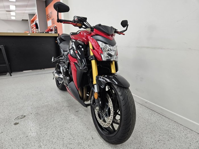 2015 Suzuki GSX-S1000 Red