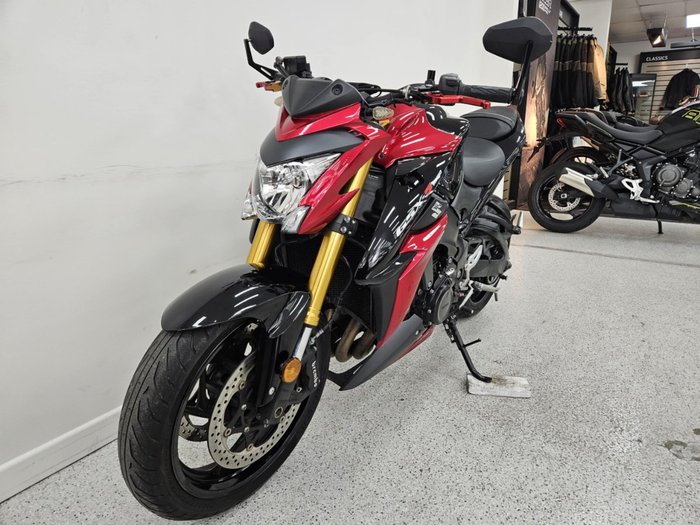 2015 Suzuki GSX-S1000 Red