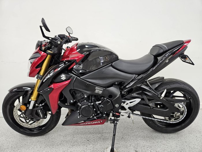 2015 Suzuki GSX-S1000 Red