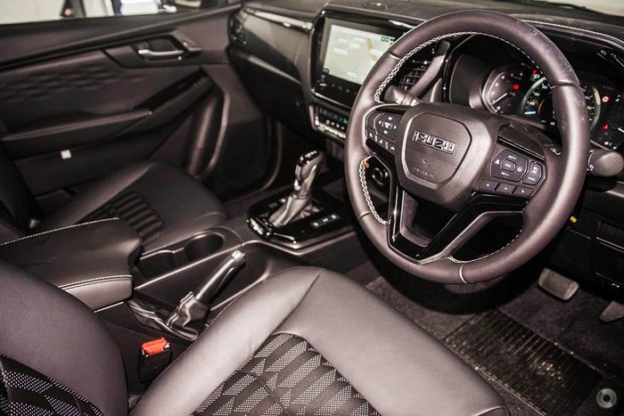 2025 Isuzu D-MAX BLADE