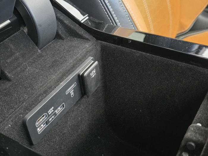 2017 Land Rover Range Rover Velar D240 R-Dynamic SE L560 MY18 AWD Kaikoura Stone