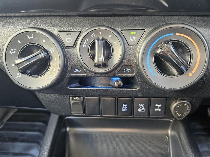 2019 Toyota Hilux SR