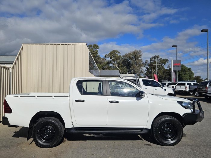 2019 Toyota Hilux SR