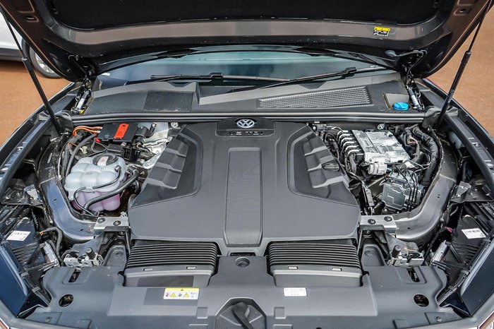 2025 Volkswagen Touareg 210TDI R-Line