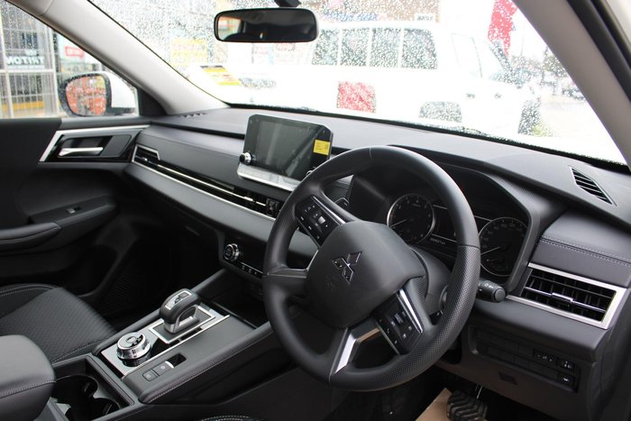 2024 Mitsubishi Outlander ES