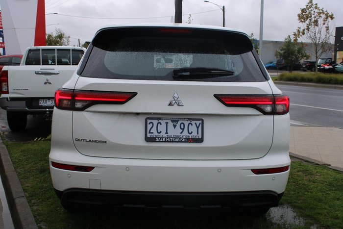 2024 Mitsubishi Outlander ES