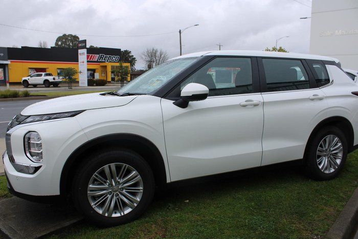 2024 Mitsubishi Outlander ES