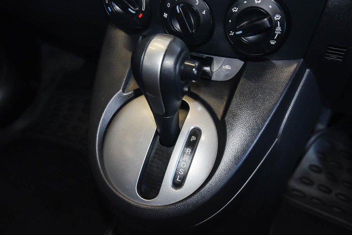 2013 Mazda 2 Neo Sport