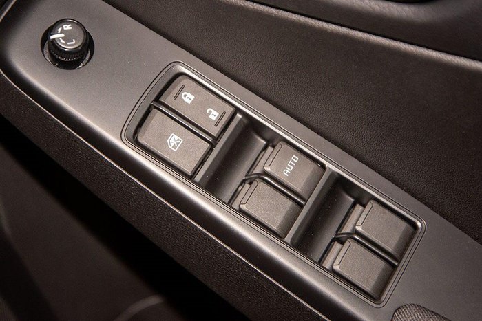 2025 Isuzu D-MAX LS-M