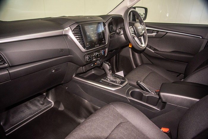 2025 Isuzu D-MAX LS-M