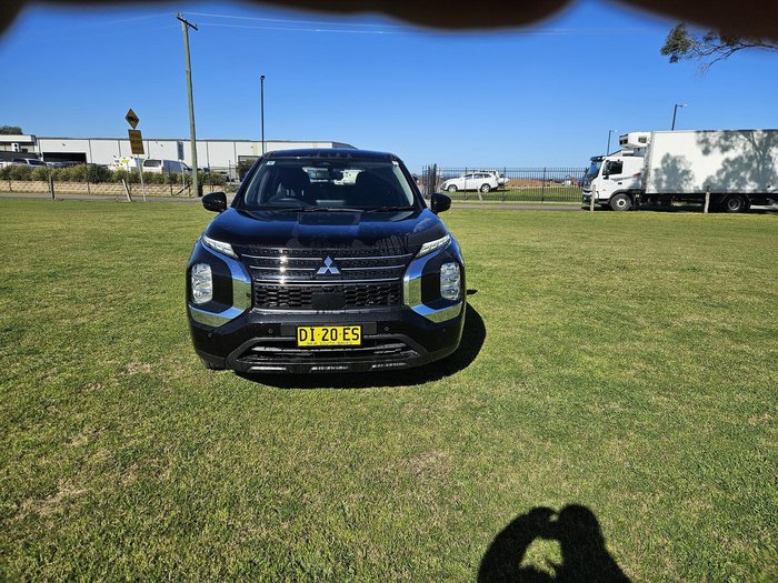 2024 Mitsubishi Outlander ES