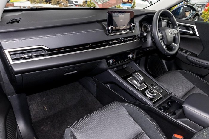 2024 Mitsubishi Outlander ES