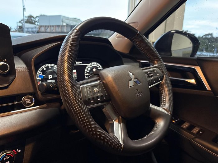 2022 Mitsubishi Outlander Exceed