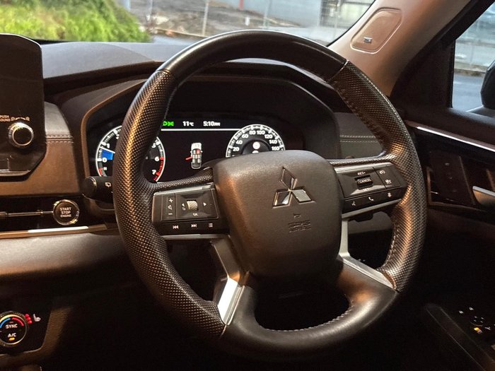 2022 Mitsubishi Outlander Exceed