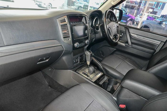 2018 Mitsubishi Pajero GLS