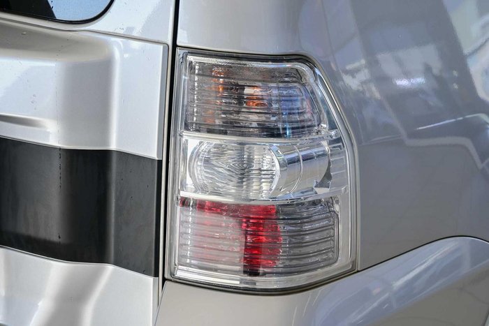 2018 Mitsubishi Pajero GLS