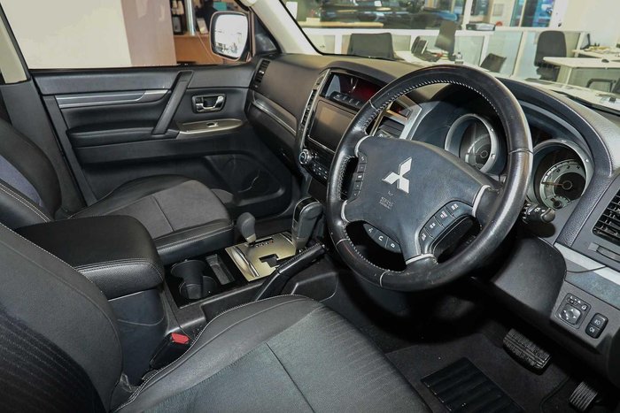 2018 Mitsubishi Pajero GLS