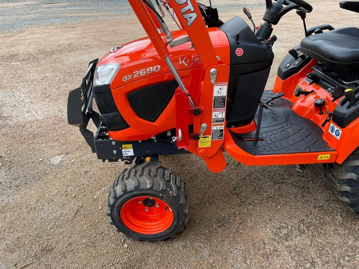 2025 Kubota Bx2680v-Au-1 26Hp Sub Compact Rops Tractor & La344 Loader