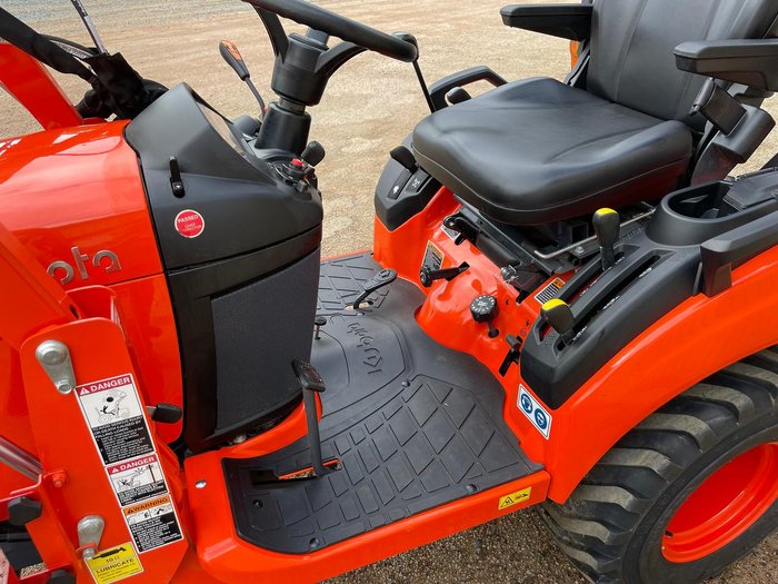 2025 Kubota Bx2680v-Au-1 26Hp Sub Compact Rops Tractor & La344 Loader