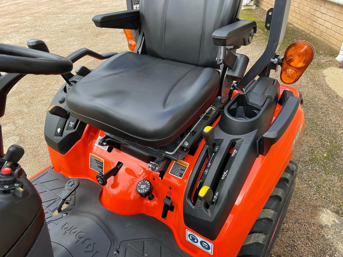 2025 Kubota Bx2680v-Au-1 26Hp Sub Compact Rops Tractor & La344 Loader