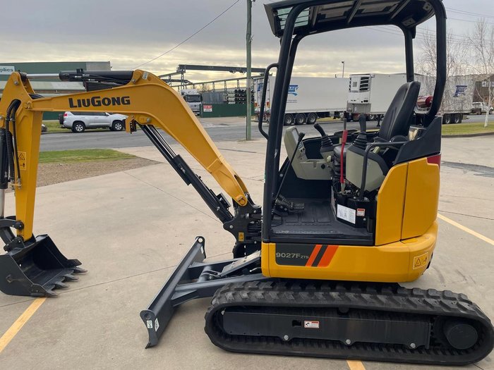 2022 Liugong 9027F Yellow
