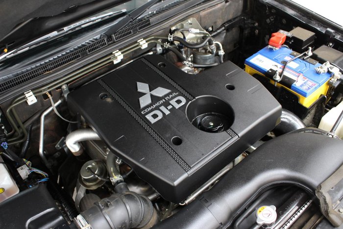 2015 Mitsubishi Pajero Exceed