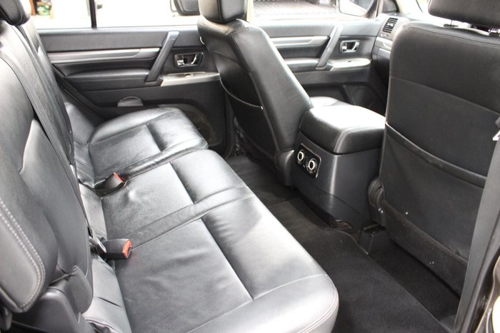 2015 Mitsubishi Pajero Exceed