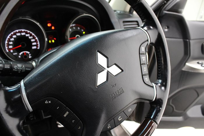 2015 Mitsubishi Pajero Exceed