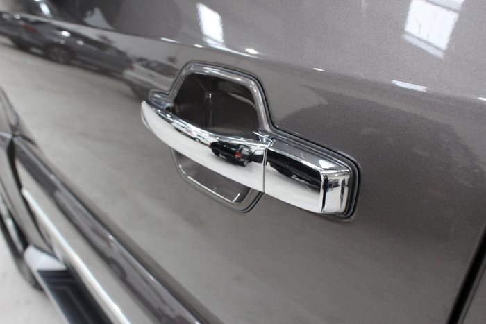 2015 Mitsubishi Pajero Exceed