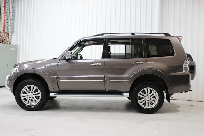 2015 Mitsubishi Pajero Exceed