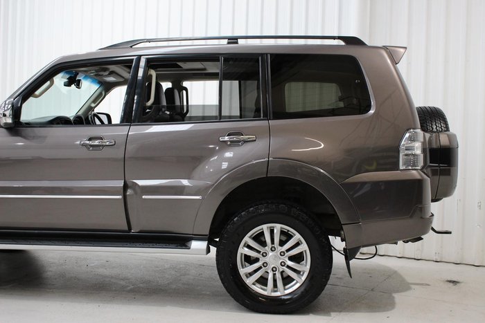 2015 Mitsubishi Pajero Exceed