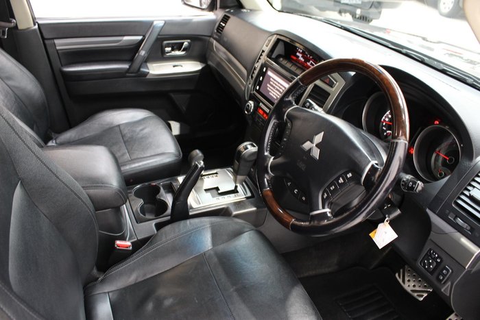 2015 Mitsubishi Pajero Exceed