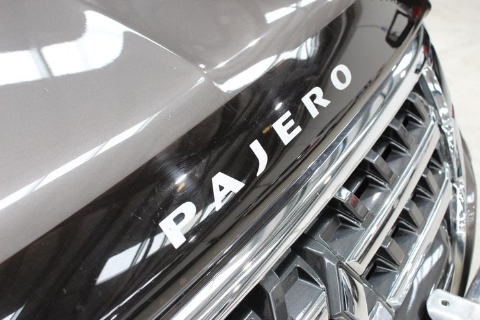 2015 Mitsubishi Pajero Exceed