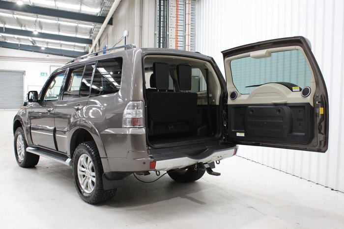 2015 Mitsubishi Pajero Exceed