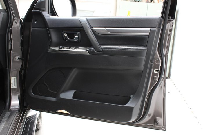 2015 Mitsubishi Pajero Exceed