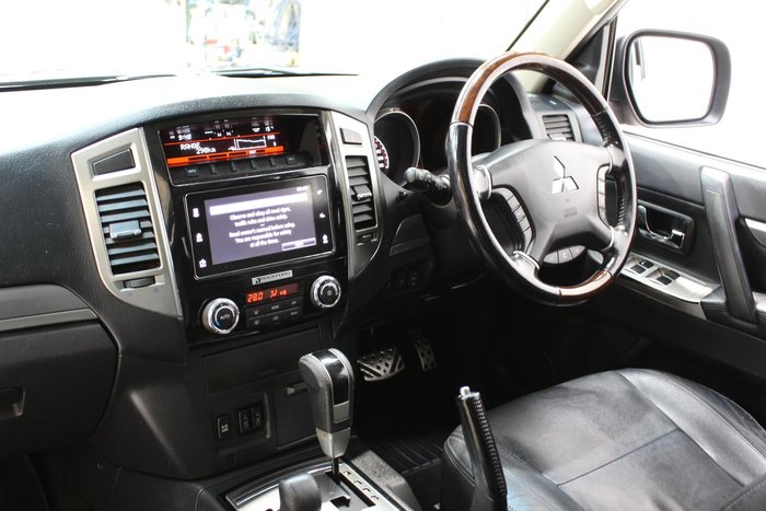2015 Mitsubishi Pajero Exceed