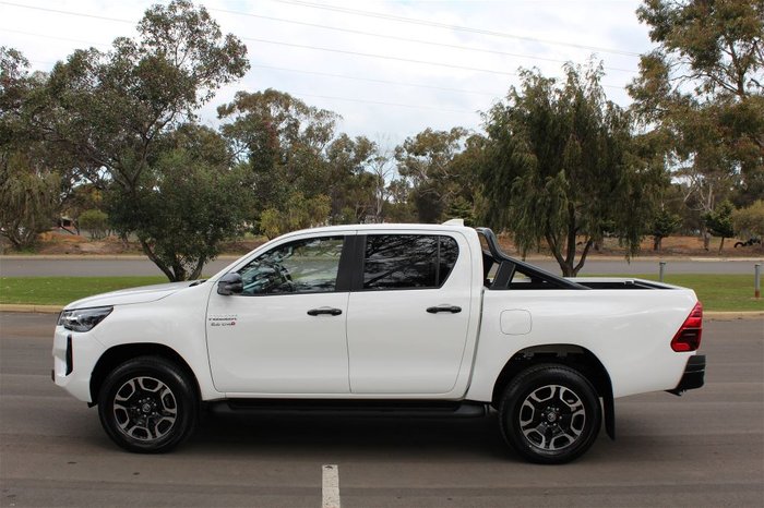 2025 Toyota Hilux 4x4 2.8L Dsl D/C 6AT SR5 48V