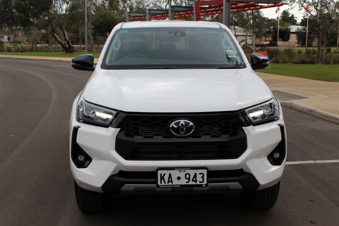2025 Toyota Hilux 4x4 2.8L Dsl D/C 6AT SR5 48V