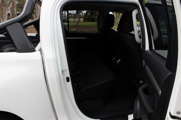 2025 Toyota Hilux 4x4 2.8L Dsl D/C 6AT SR5 48V