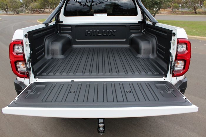 2025 Toyota Hilux 4x4 2.8L Dsl D/C 6AT SR5 48V